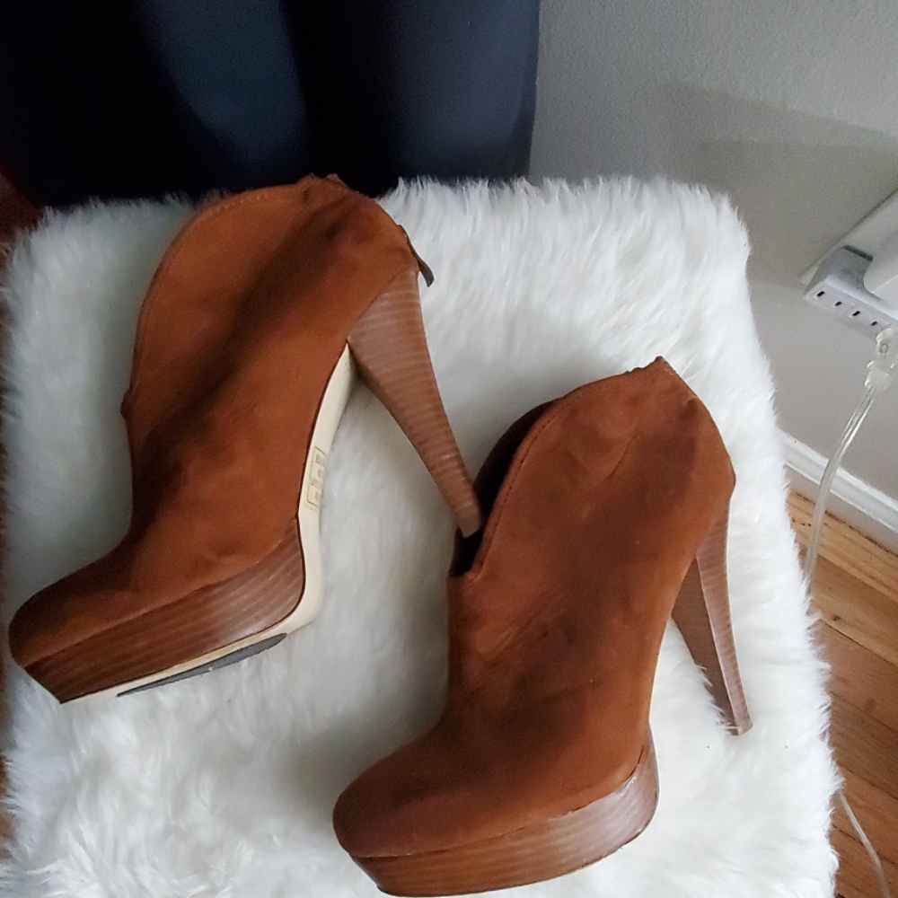 Shoes - Picture 4 of 4